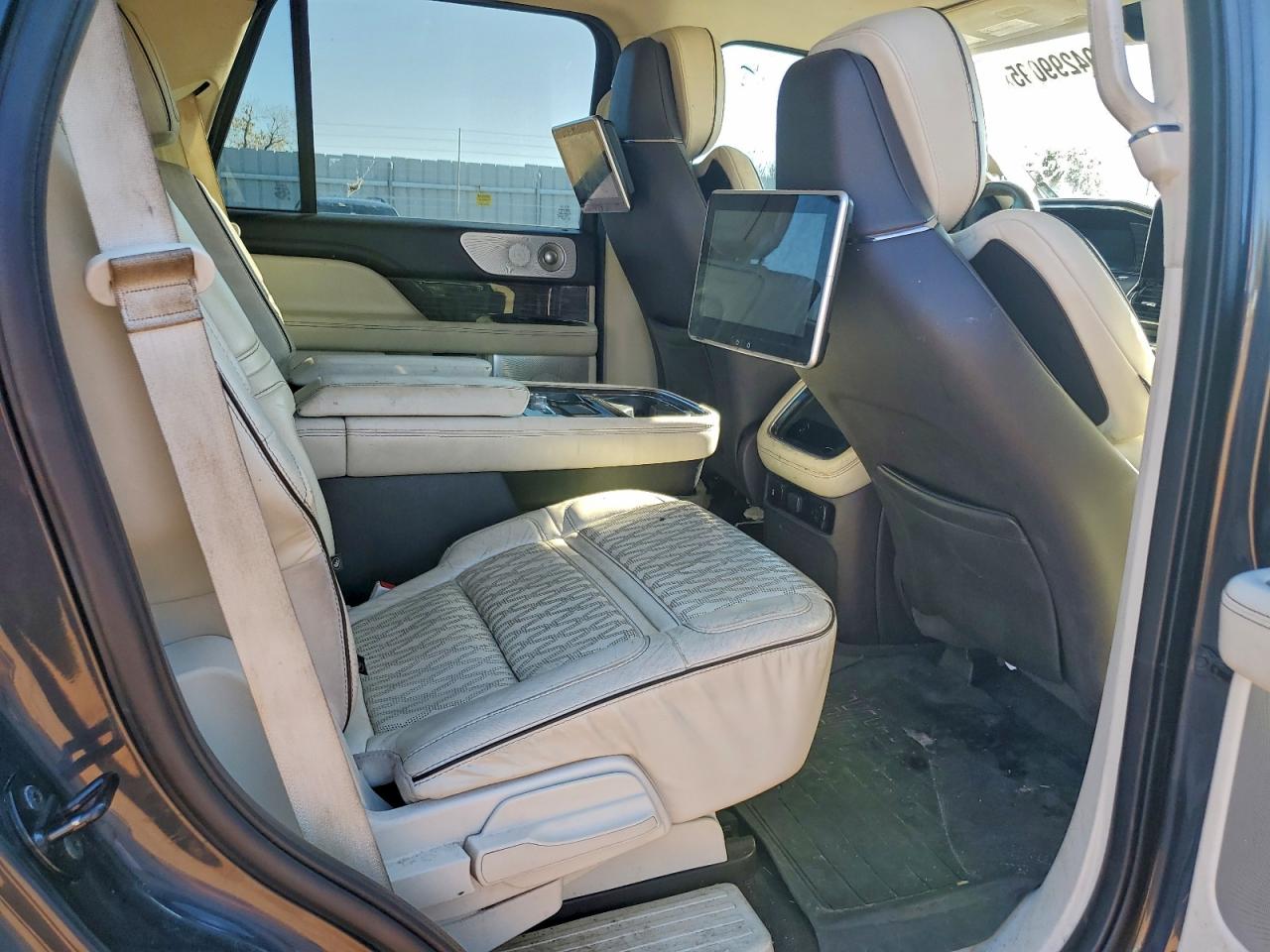 Lincoln Navigator Black Label Image 11