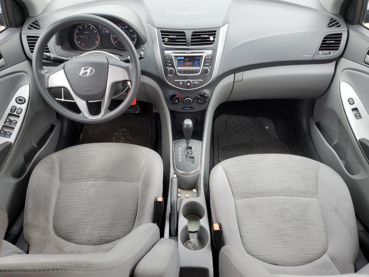 Hyundai ACCENT Se Image 12