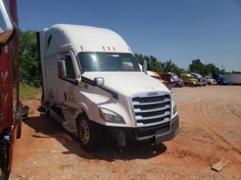  Salvage Freightliner Cascadia 1
