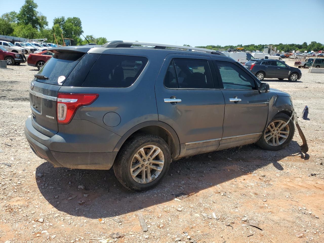 Ford Explorer Xlt Image 3