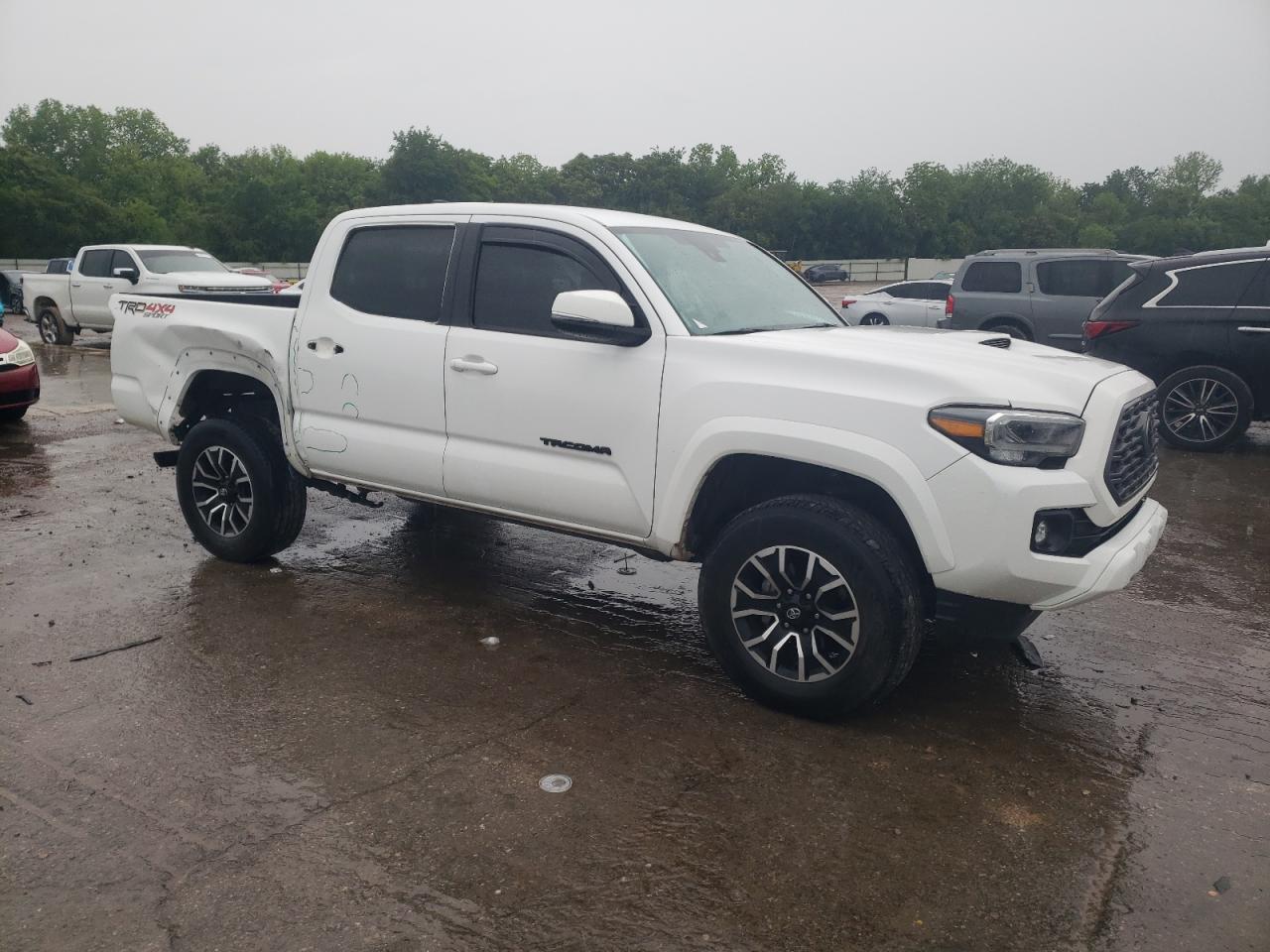 Toyota Tacoma Double Cab Image 3