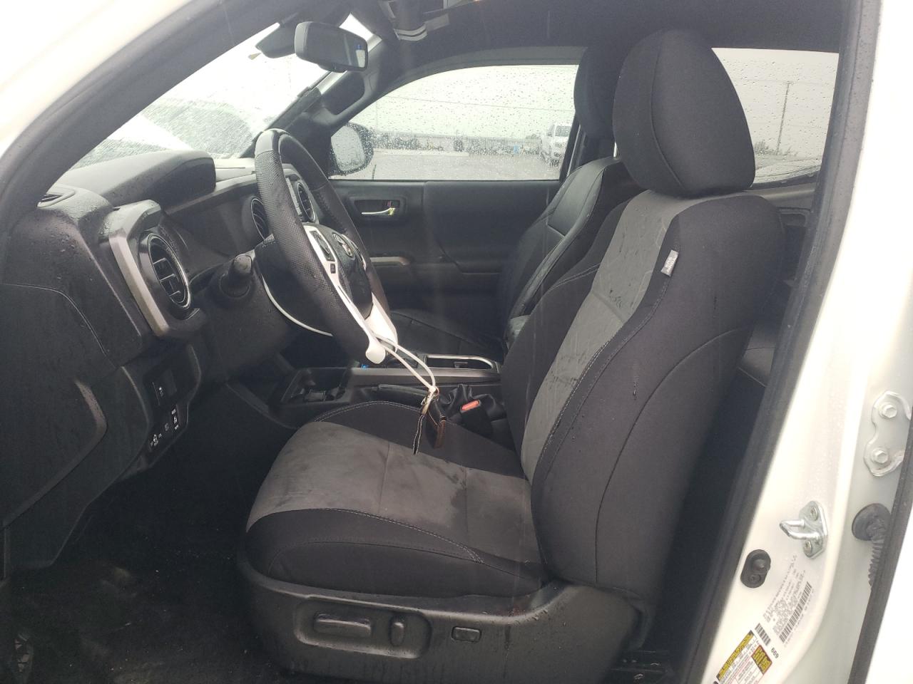 Toyota Tacoma Double Cab Image 9