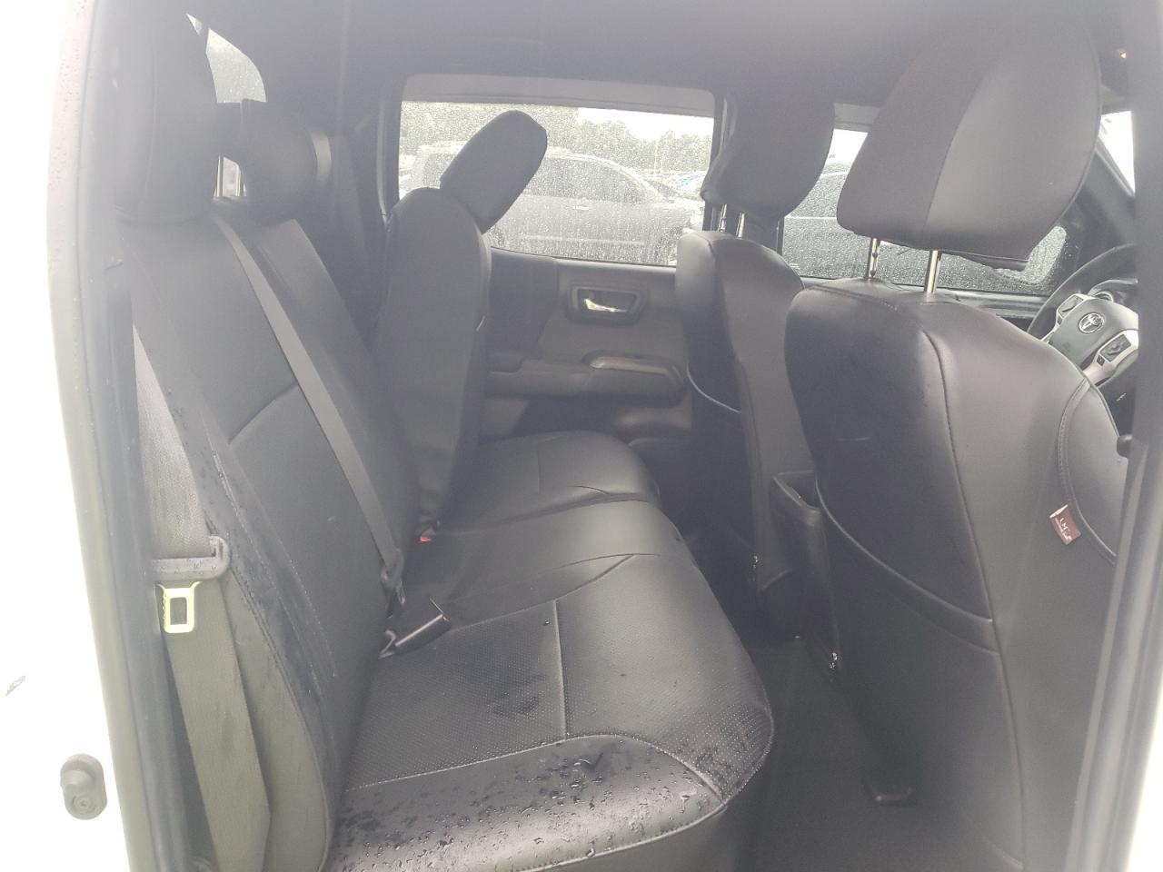 Toyota Tacoma Double Cab Image 12