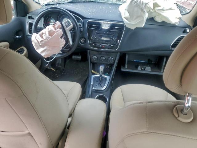 Chrysler 200 Touring Image 12