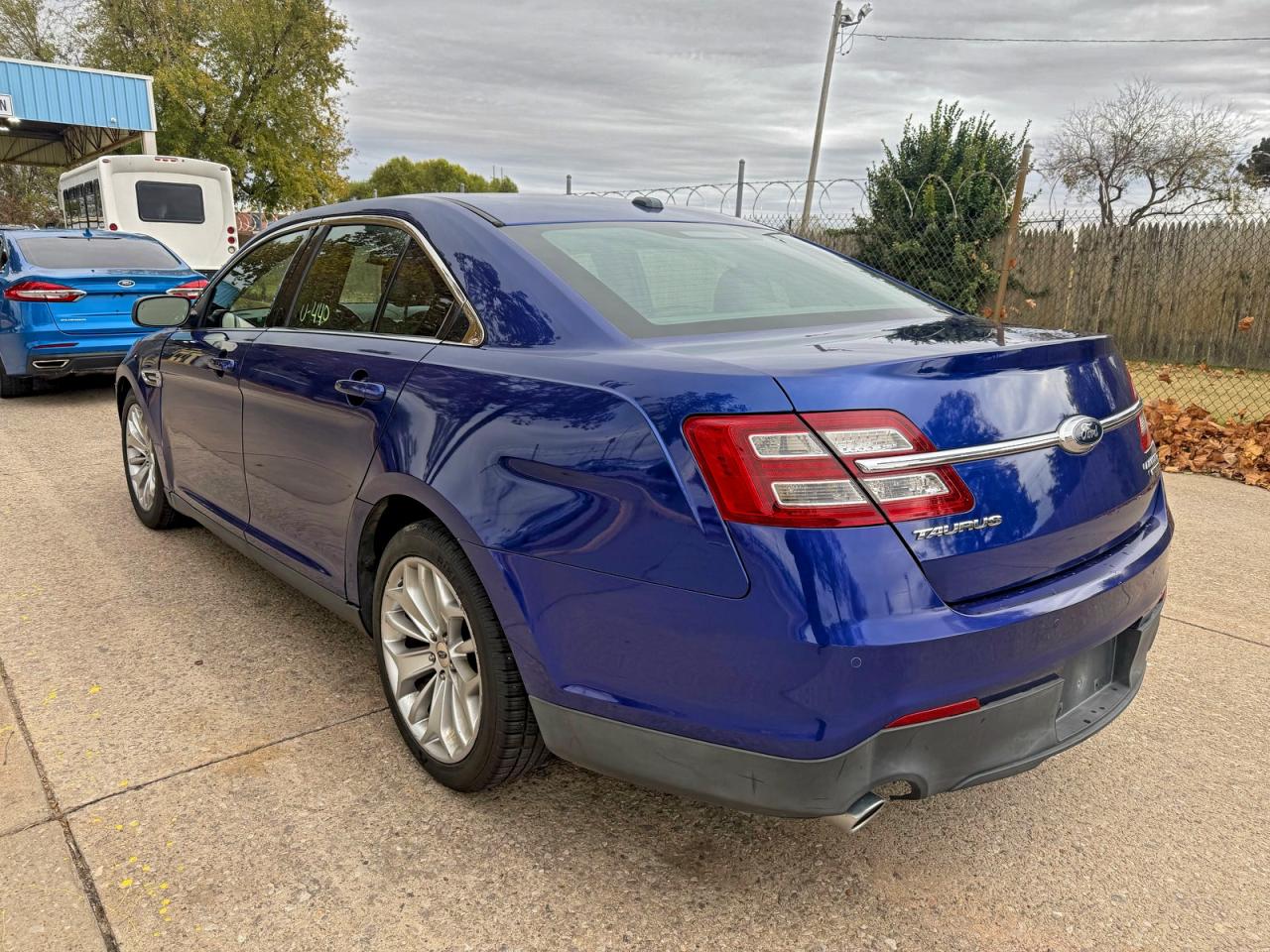 Ford Taurus Limited Image 5