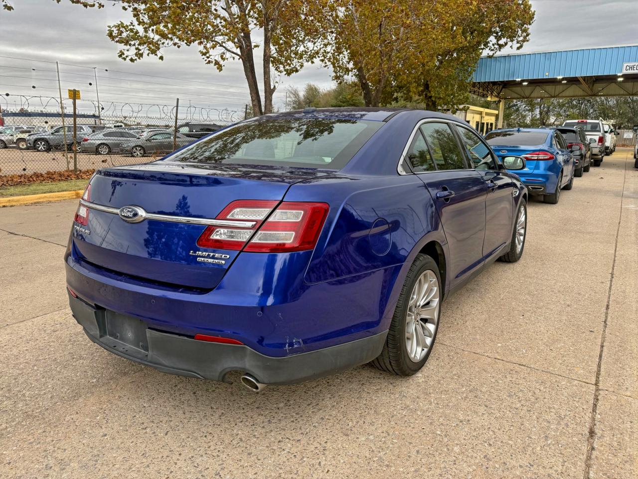 Ford Taurus Limited Image 7