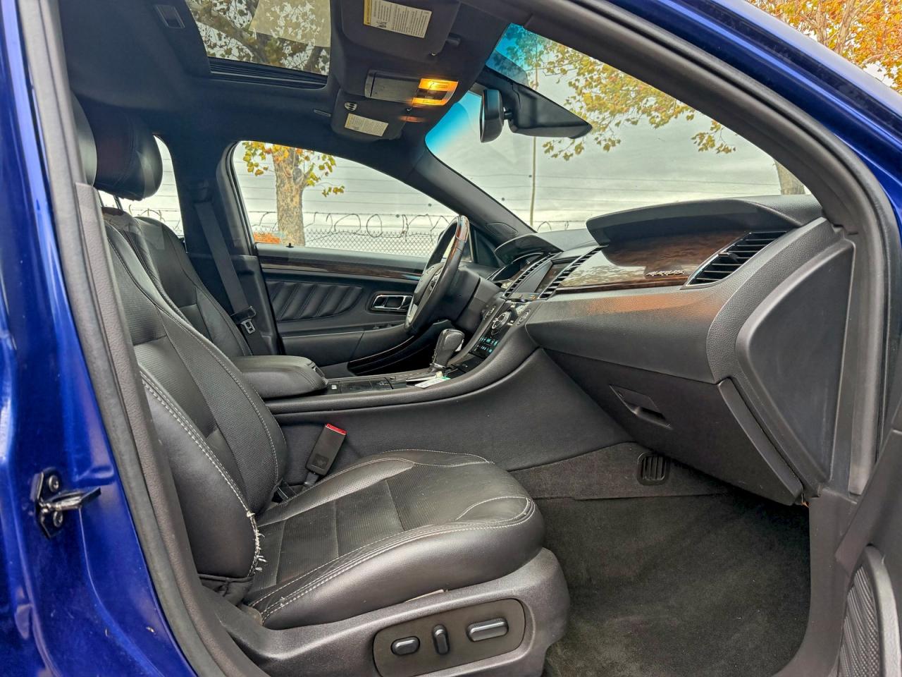 Ford Taurus Limited Image 9