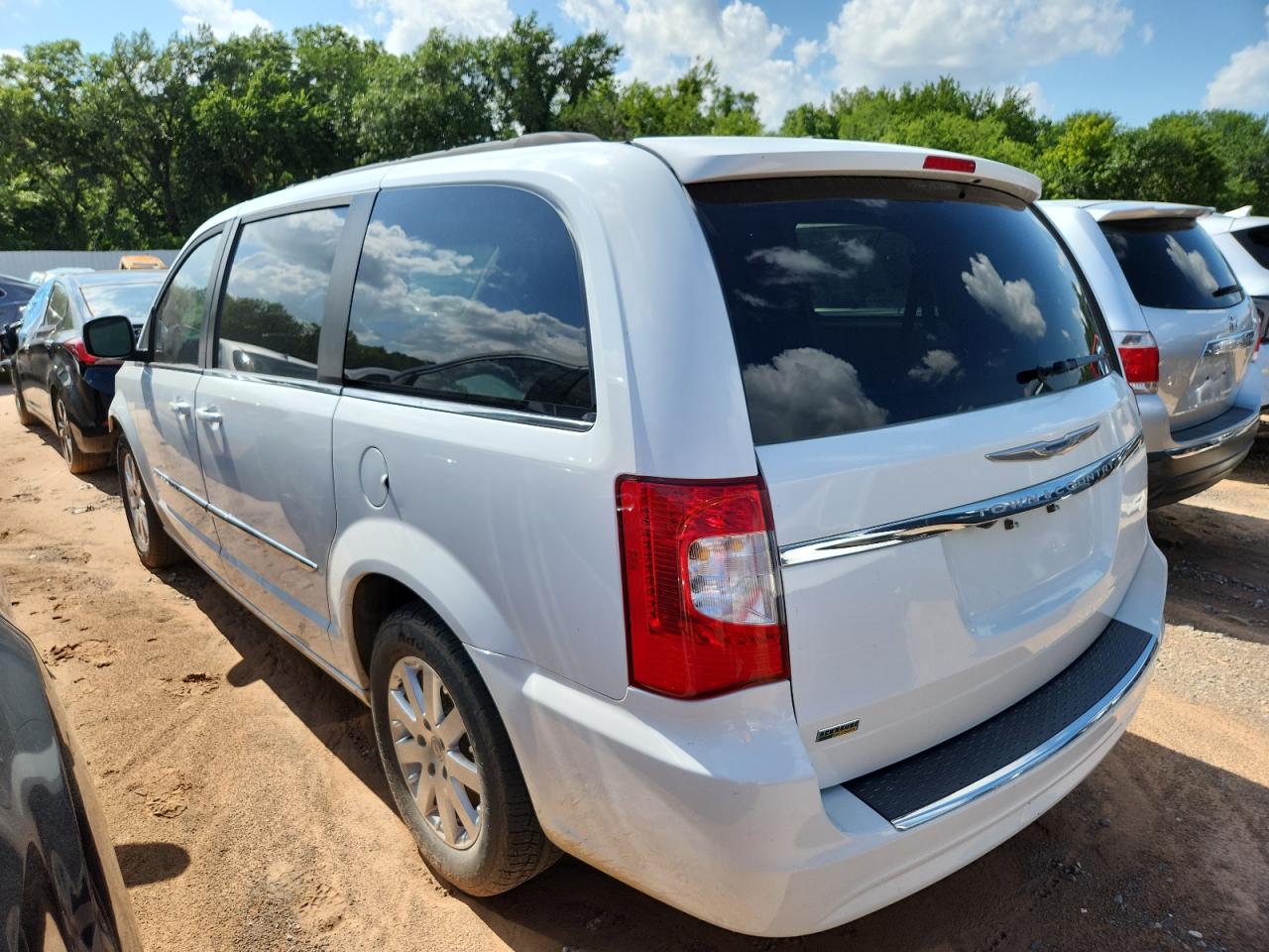 Chrysler Minivan Touring Image 10
