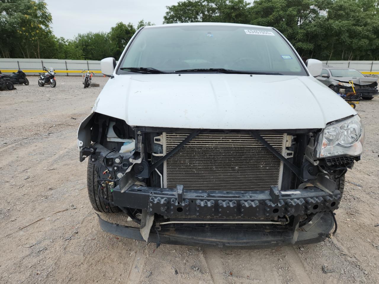 Chrysler Minivan Touring Image 3