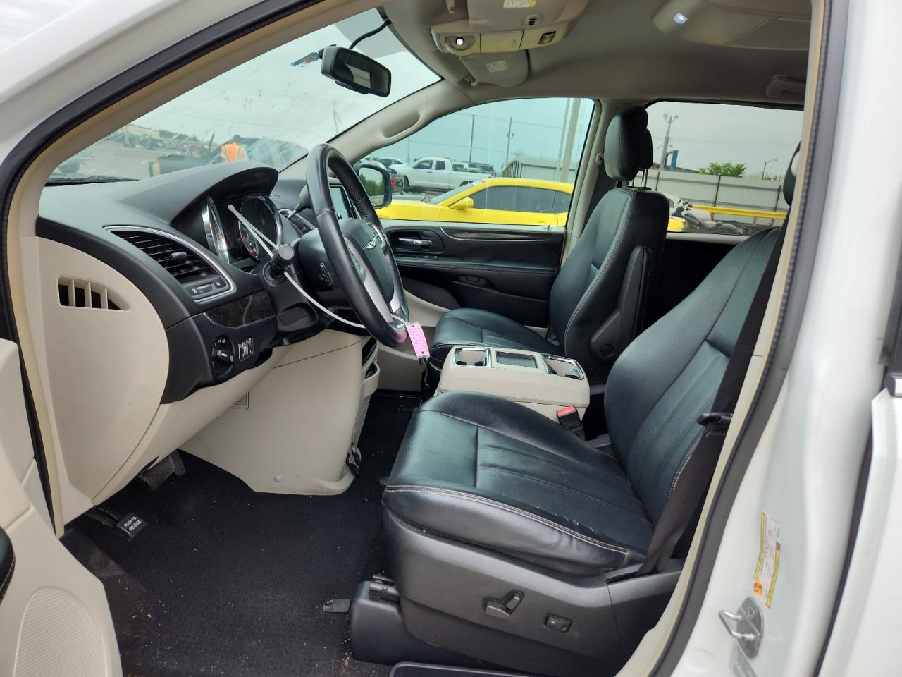 Chrysler Minivan Touring Image 5