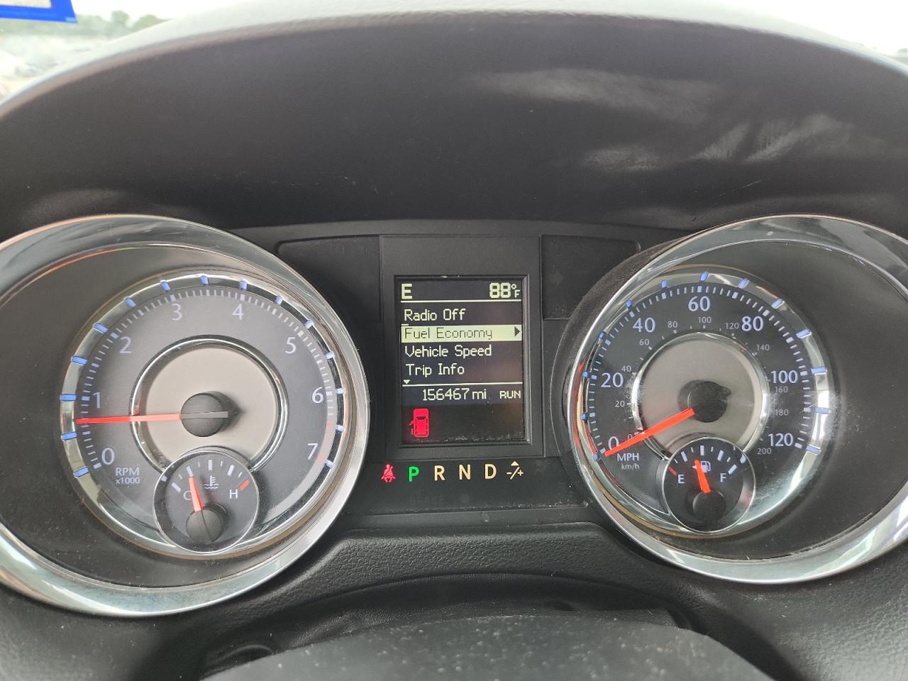 Chrysler Minivan Touring Image 11