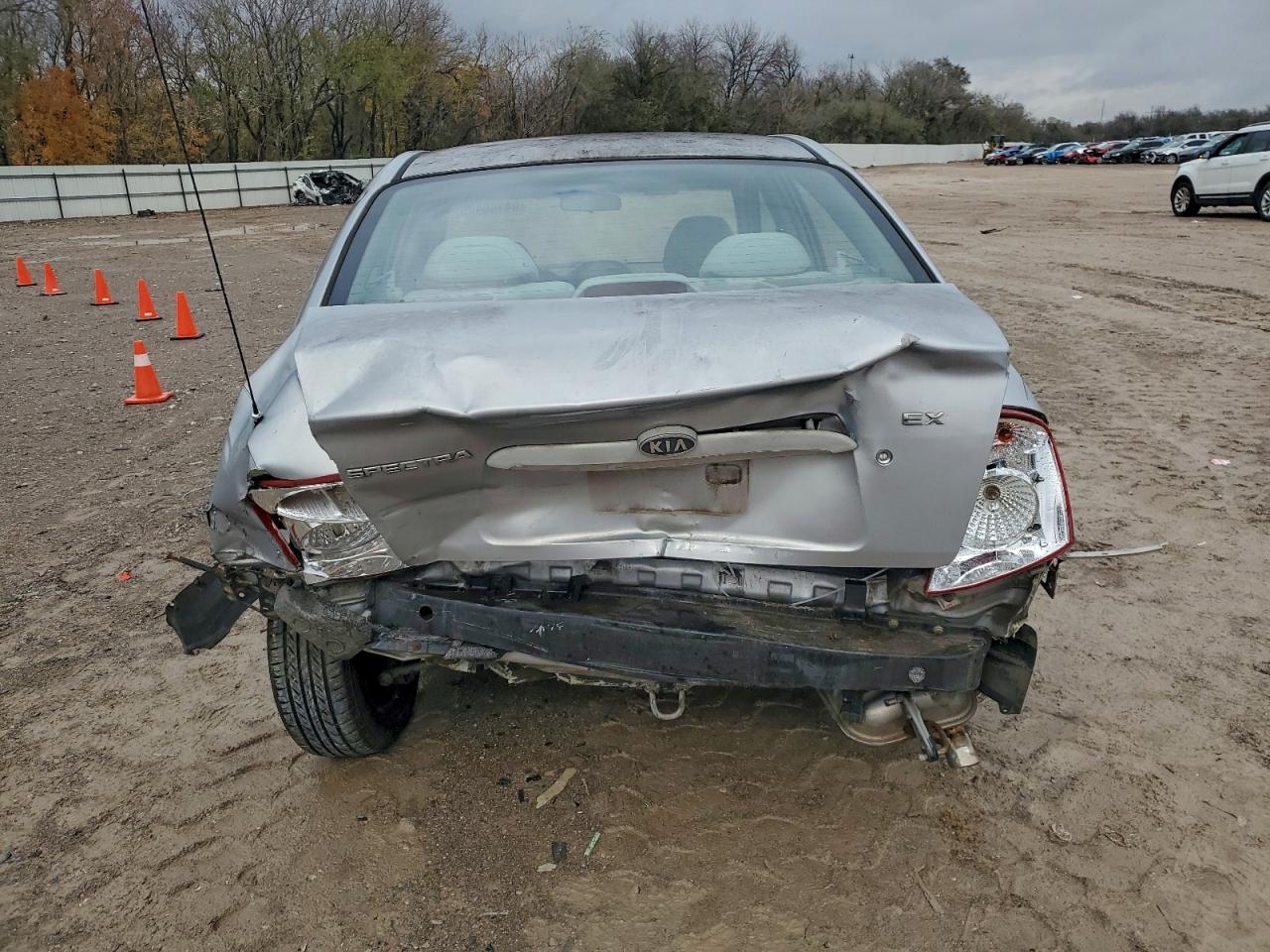 Kia Spectra Lx Image 8