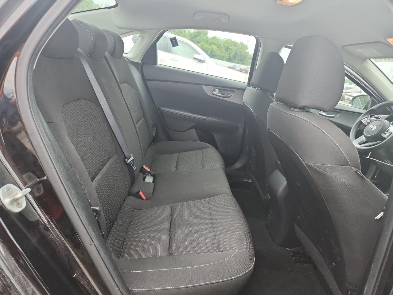 Kia Forte Fe Image 6