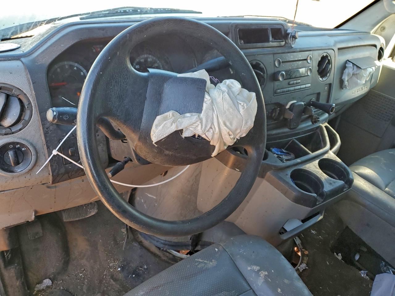 Ford Econoline E350 Super Duty Van Image 9