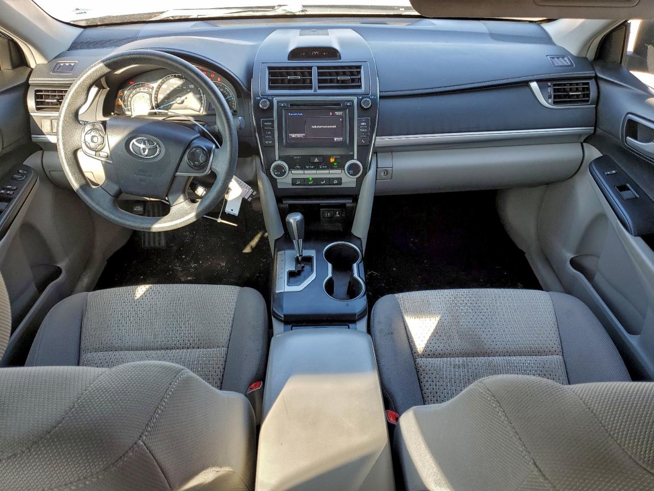 Toyota Camry L Image 3