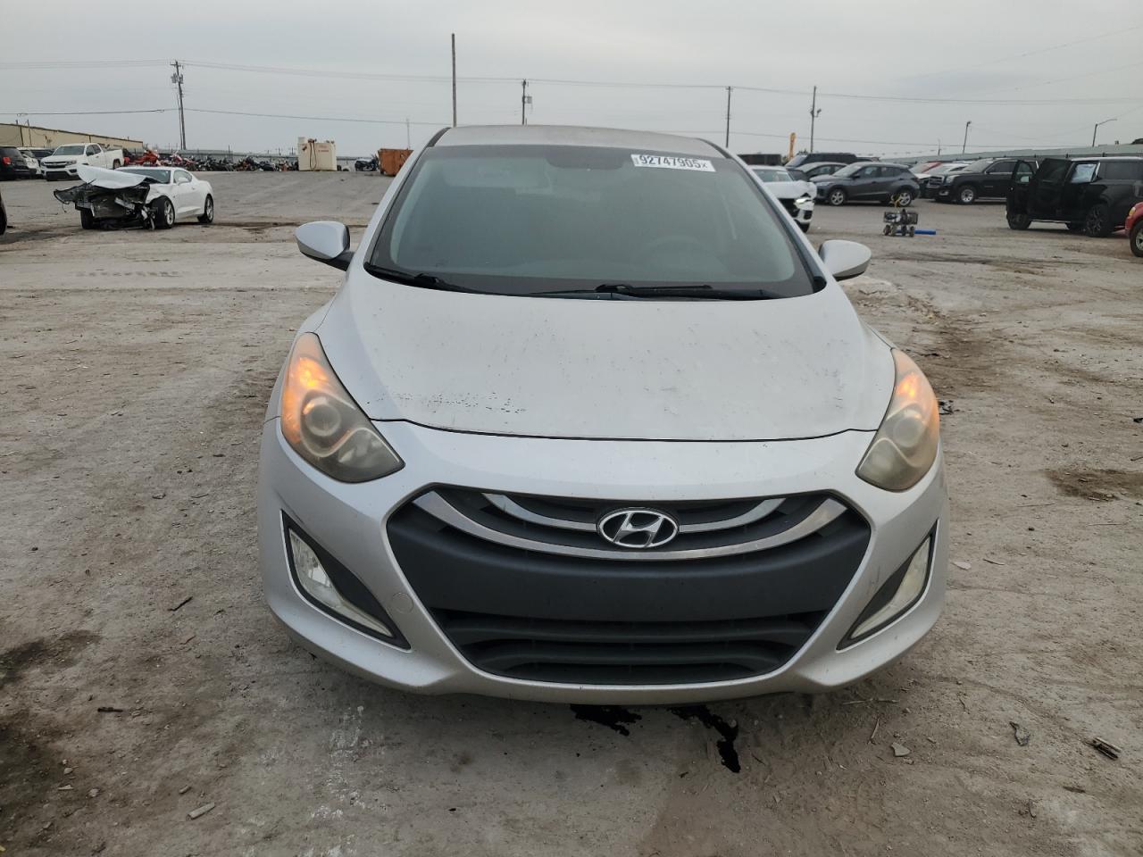 Hyundai ELANTRA Image 11