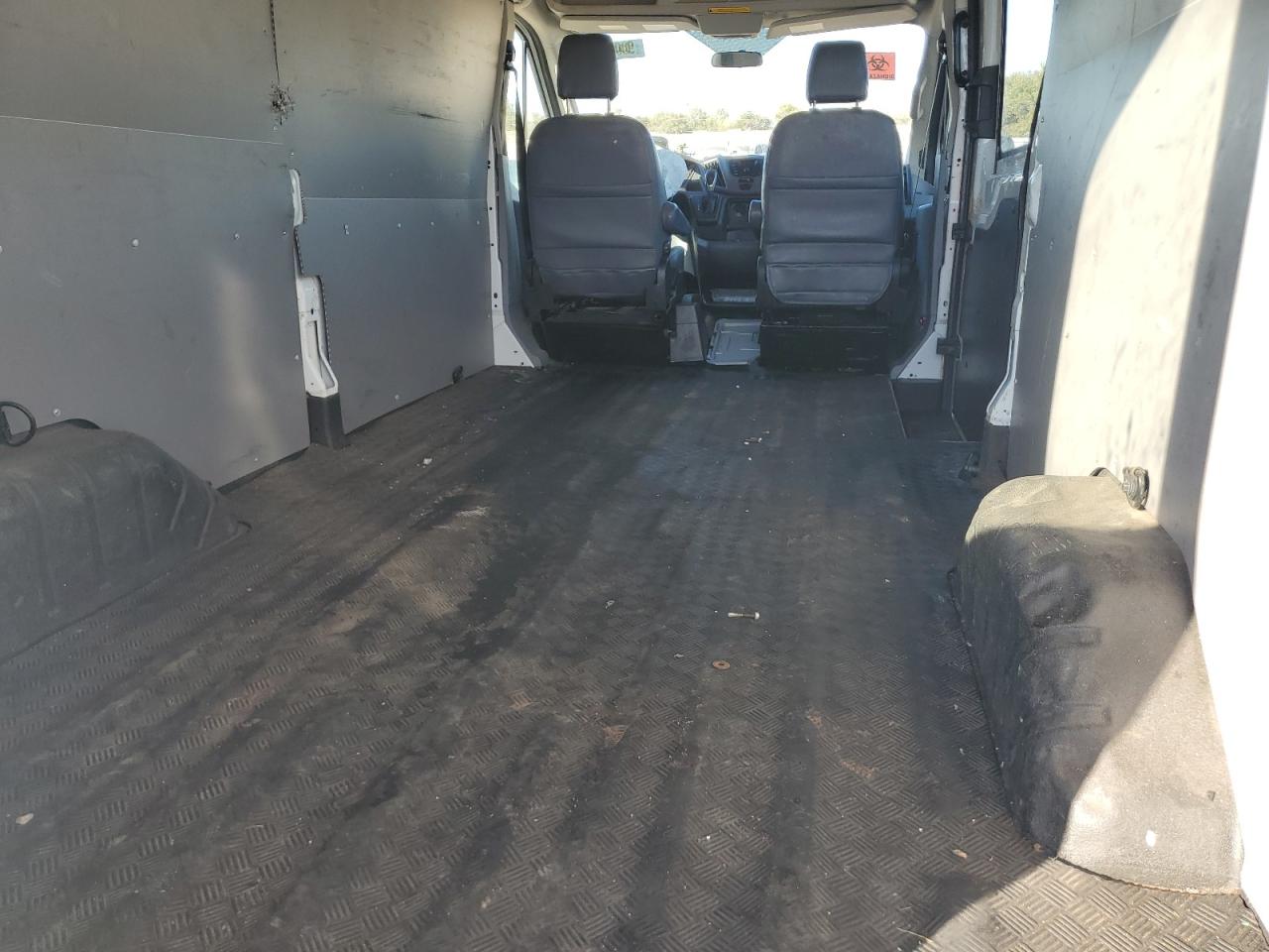 Ford Transit T-250 Image 12