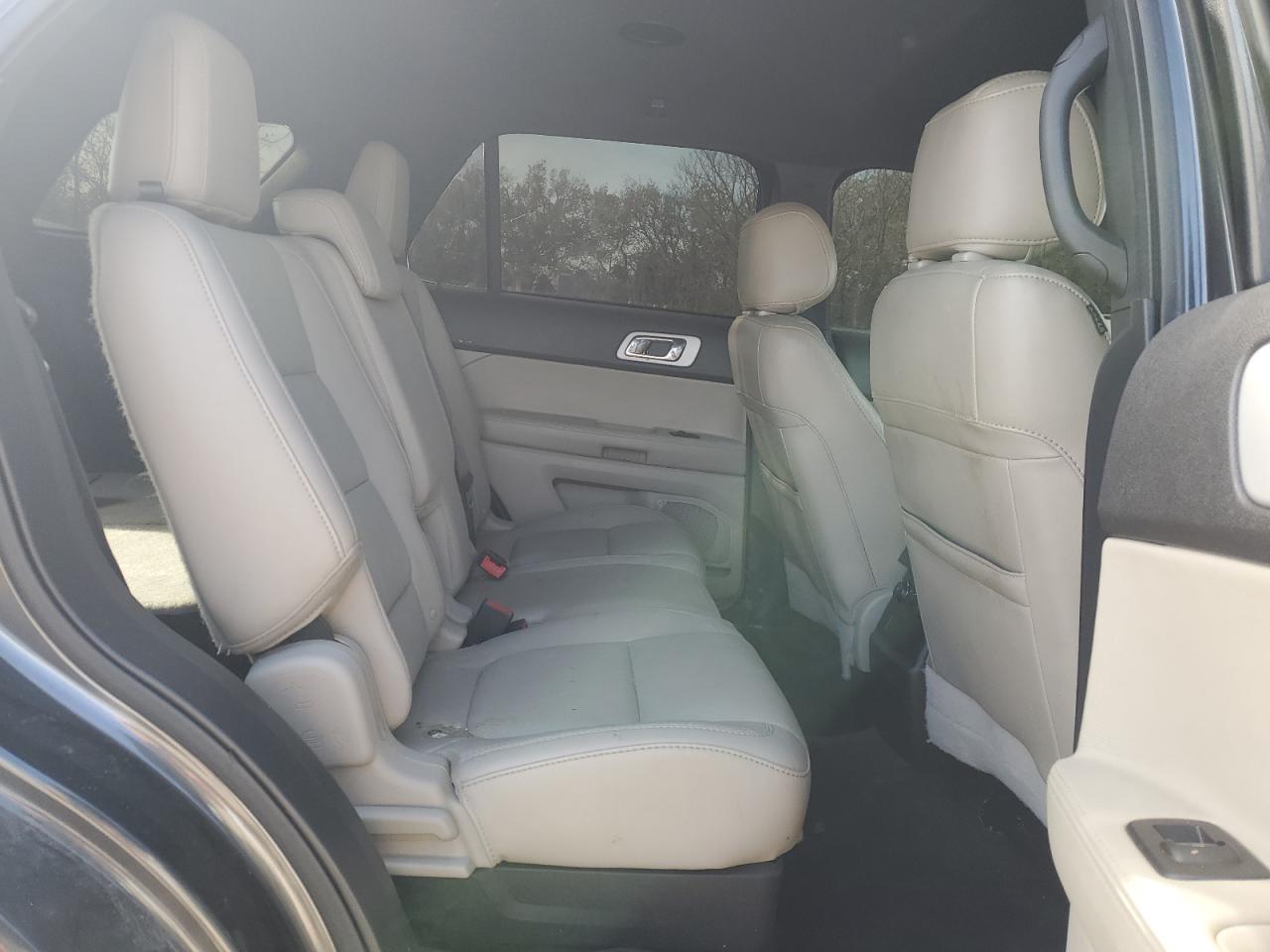 Ford Explorer Xlt Image 4