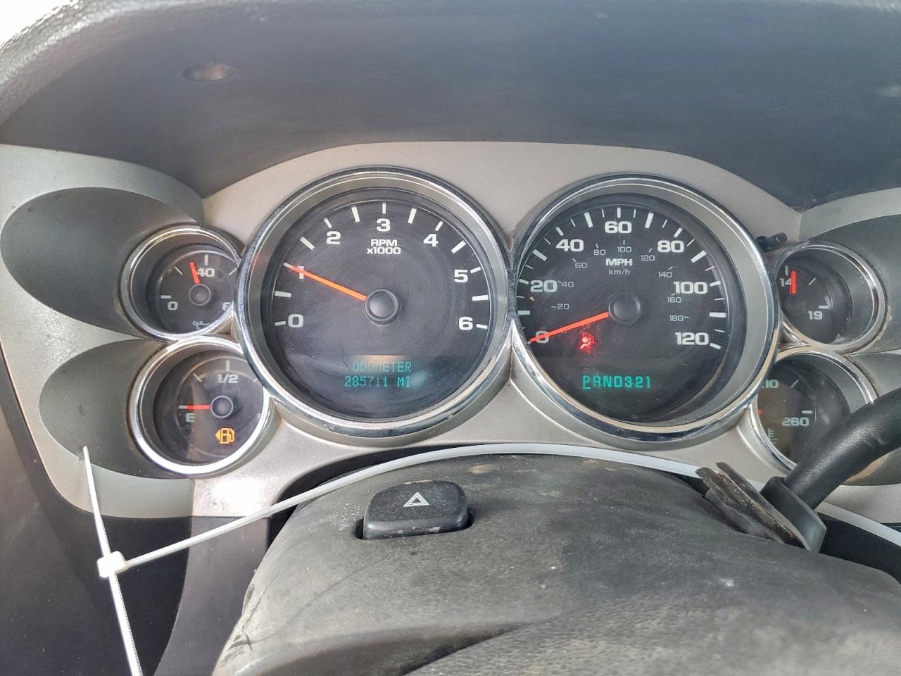 Chevrolet Silverado K1500 Image 7