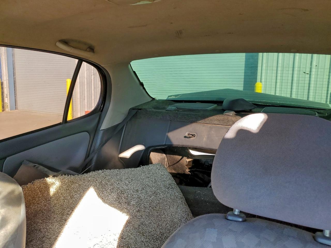 Toyota ECHO Image 12