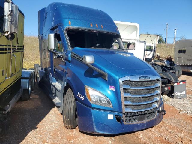  Salvage Freightliner Cascadia 1