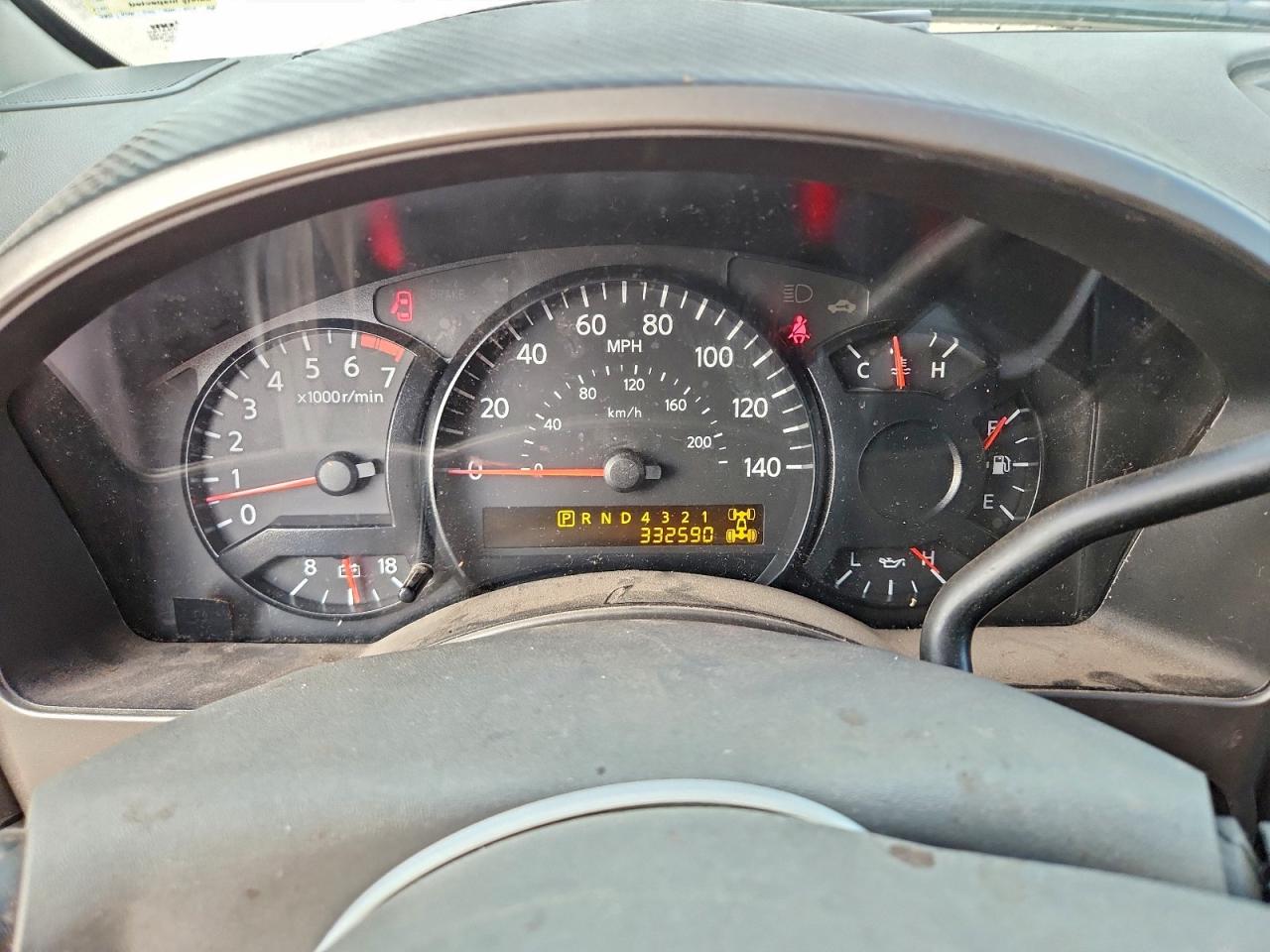 Nissan Titan Xe Image 8