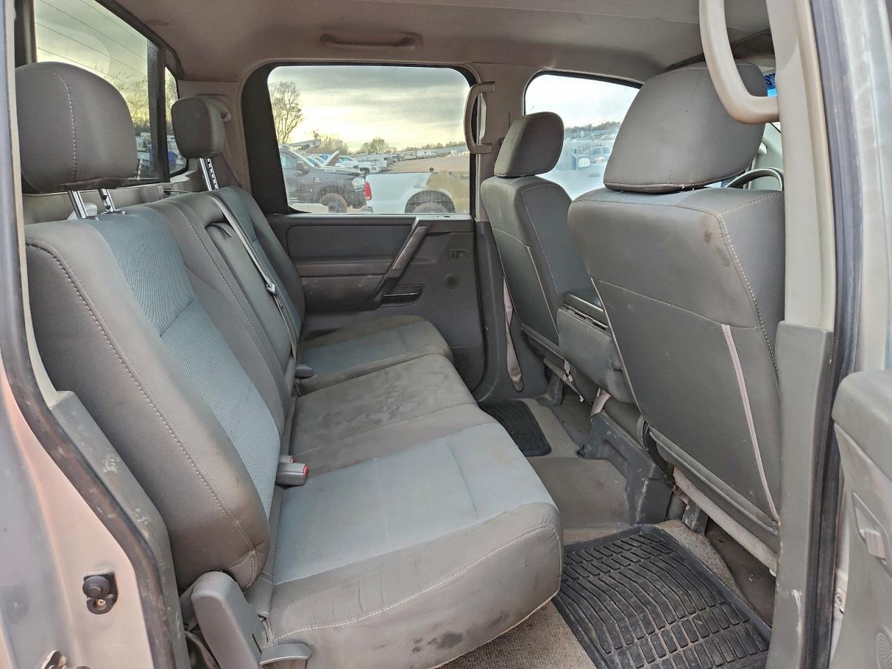 Nissan Titan Xe Image 12