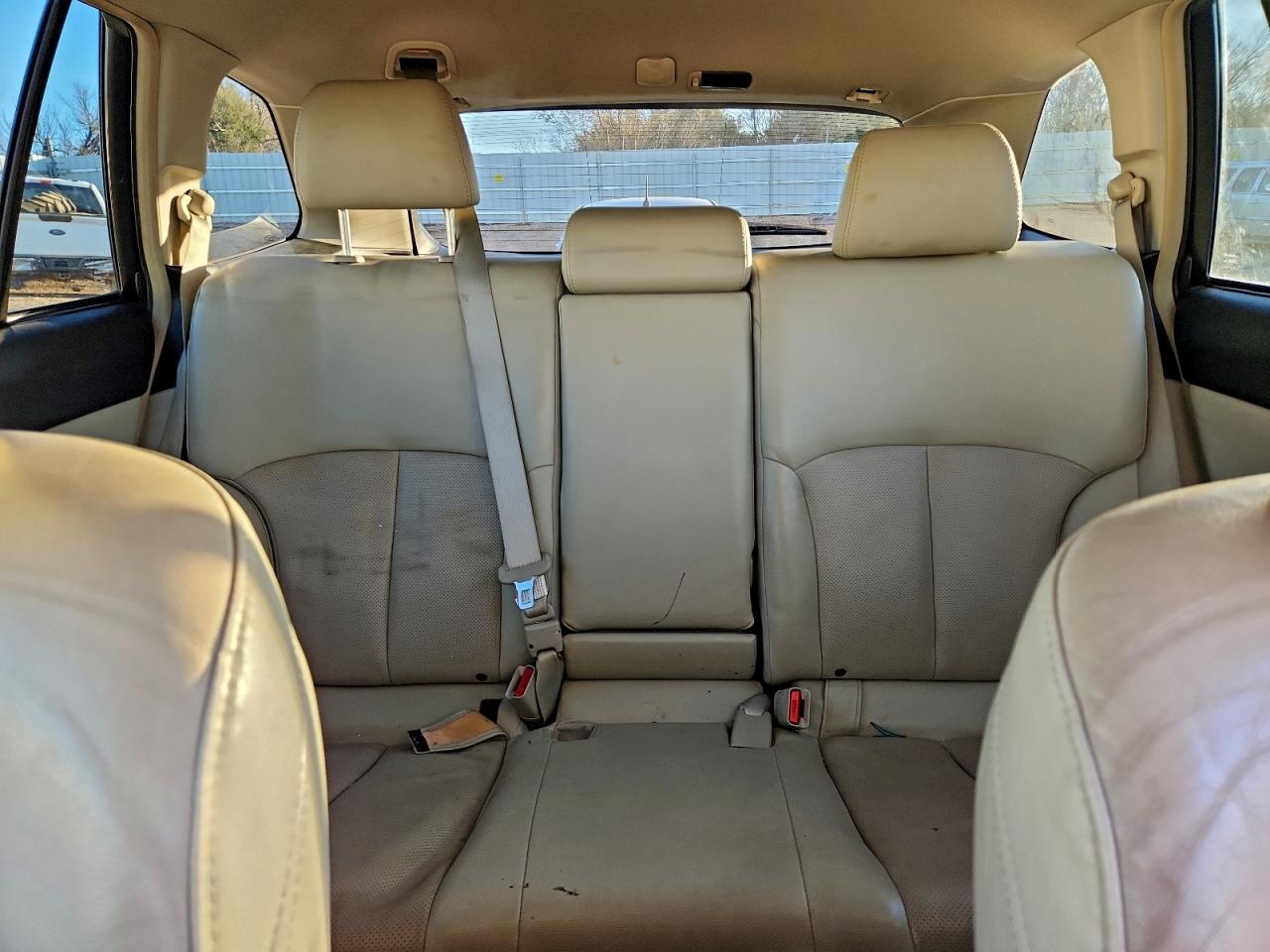 Subaru Outback 2.5i Limited Image 5