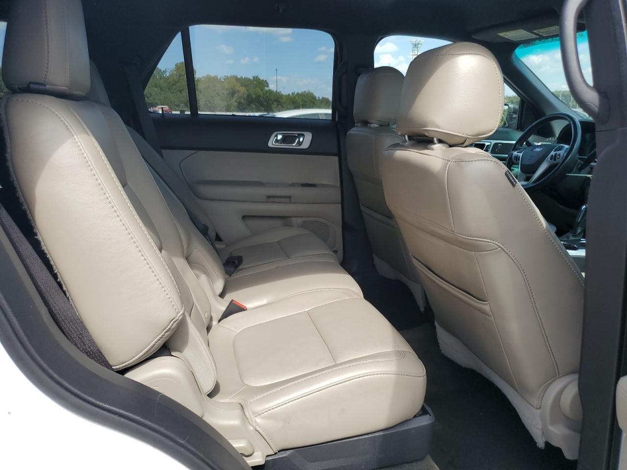 Ford Explorer Xlt Image 11