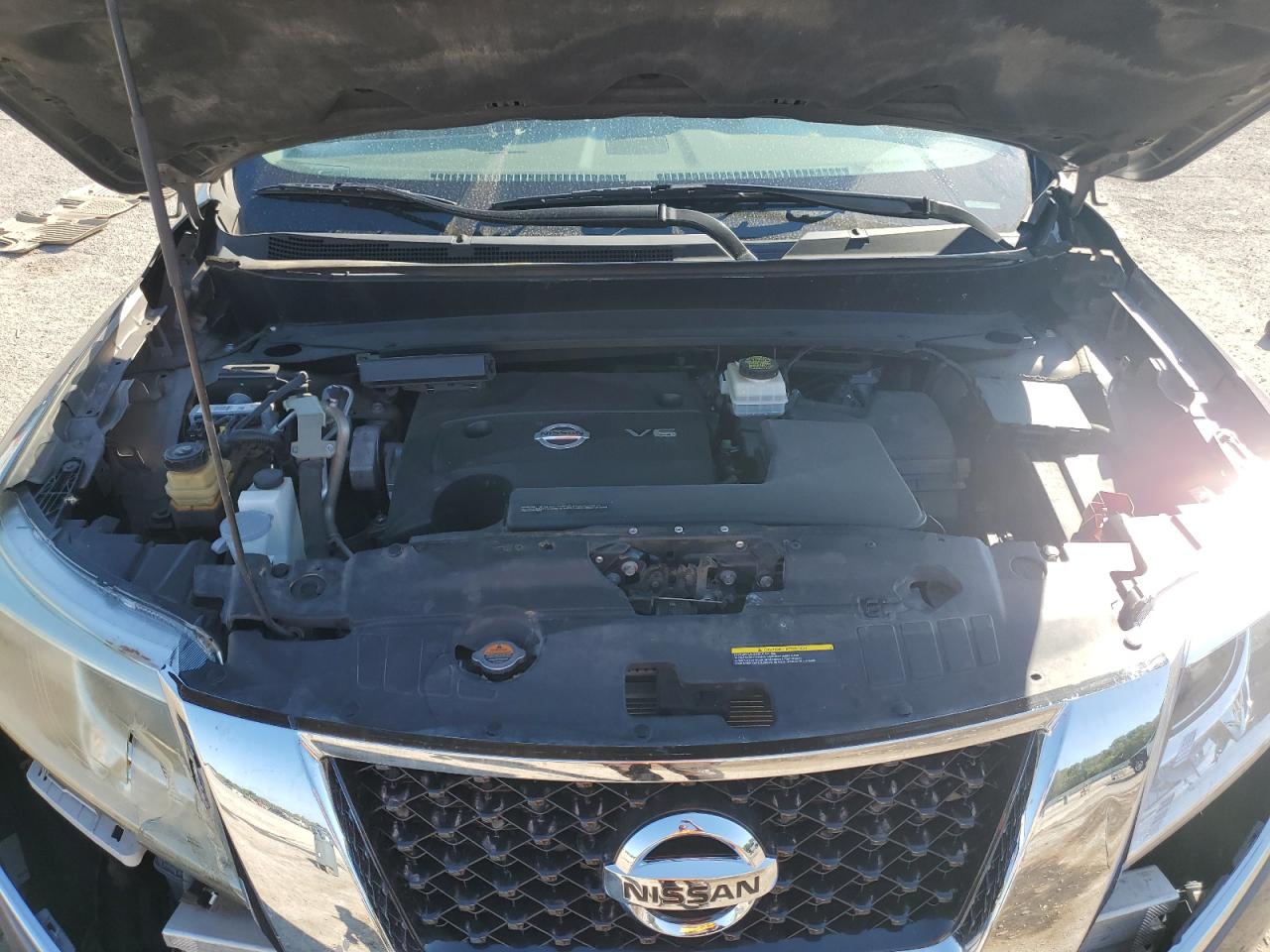 Nissan Pathfinder S Image 8