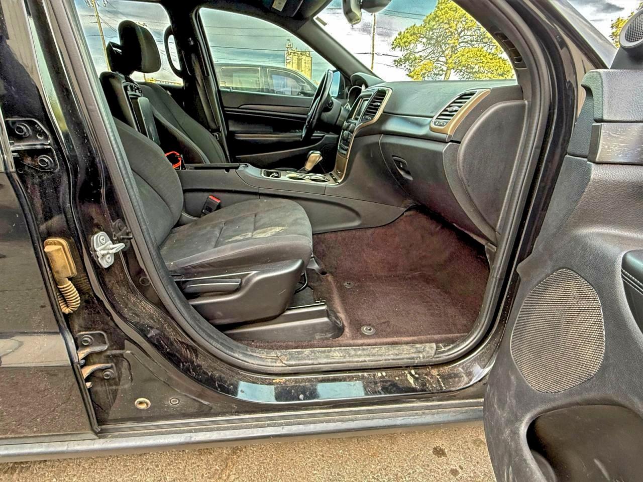 Jeep Grand Cherokee Laredo Image 10