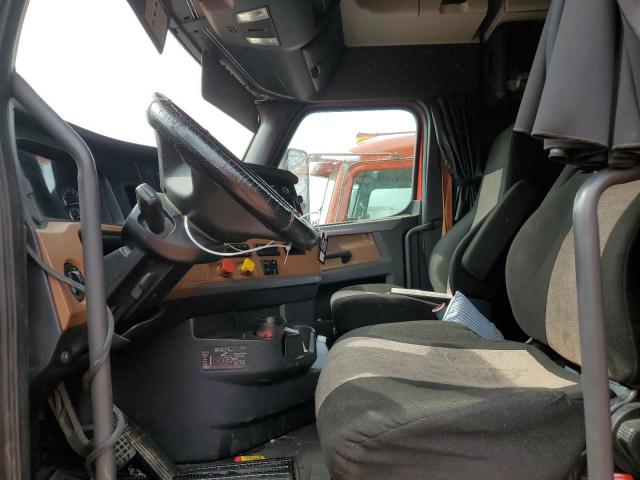 Freightliner Cascadia 126 Image 9