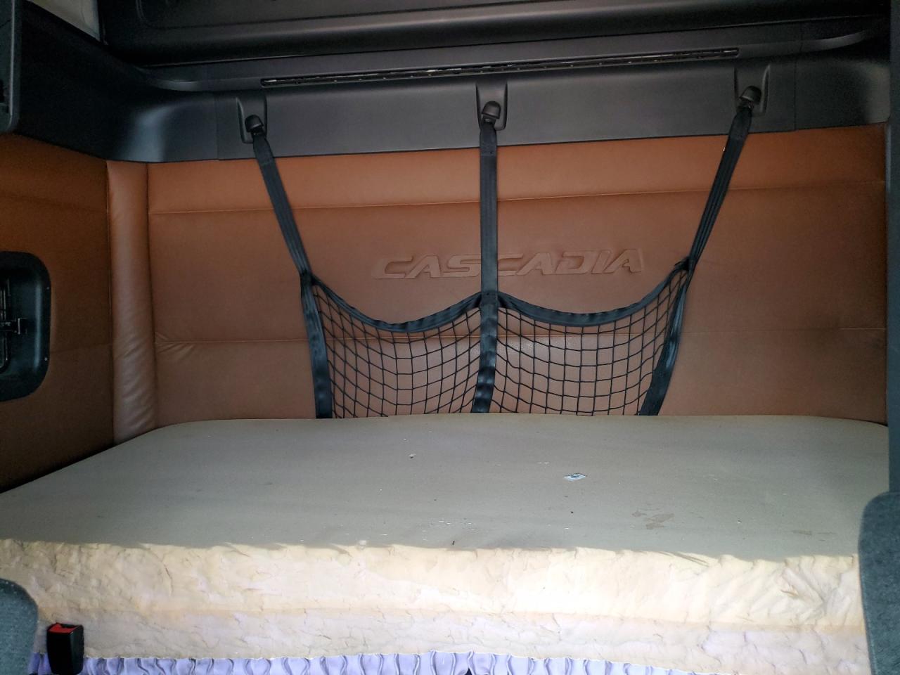 Freightliner Cascadia 126 Image 6