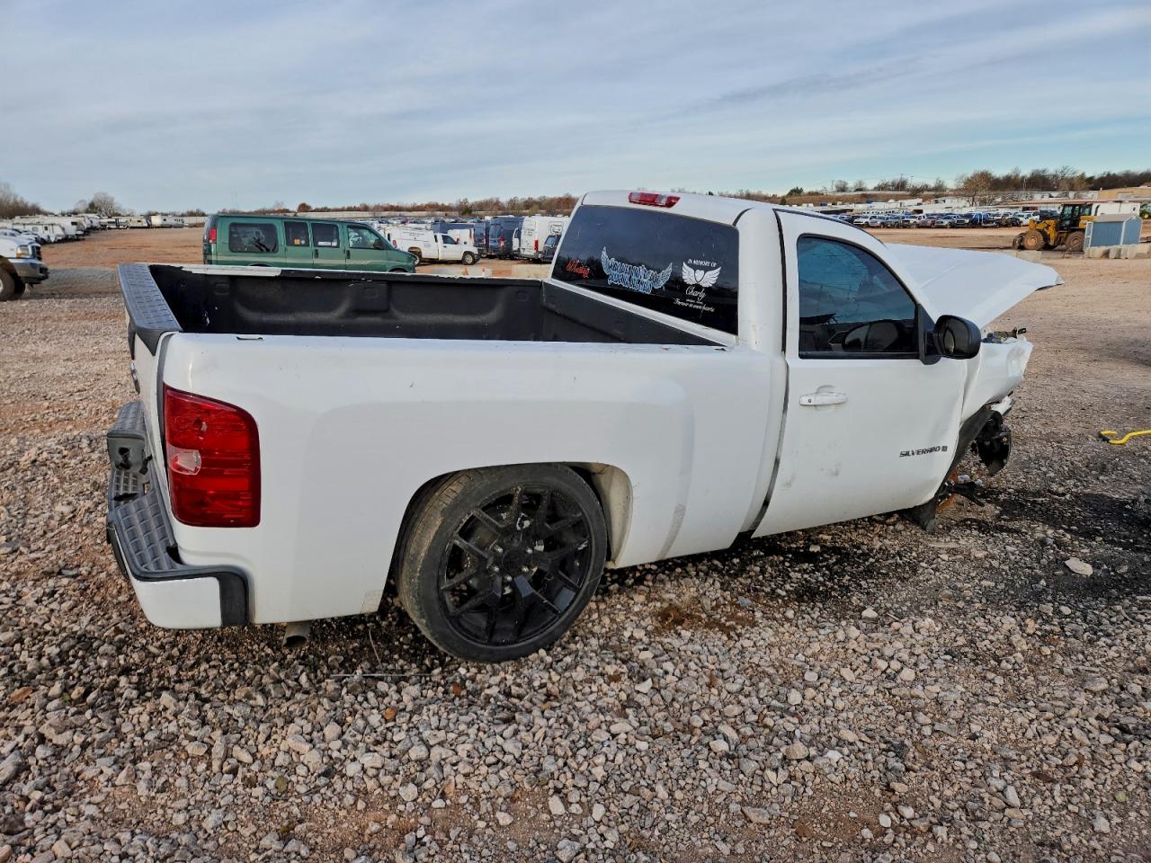 Chevrolet Silverado C1500 Image 2