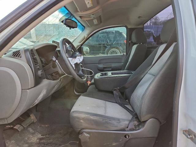 Chevrolet Silverado C1500 Image 4