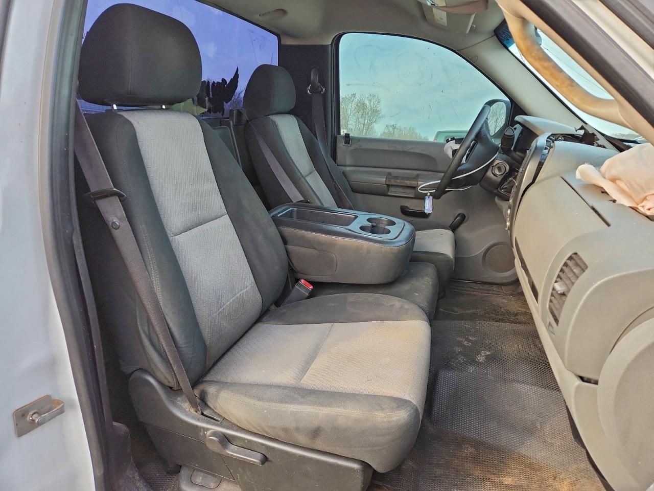 Chevrolet Silverado C1500 Image 10