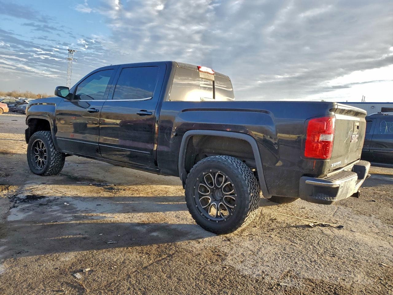 GMC Sierra C1500 Sle Image 2