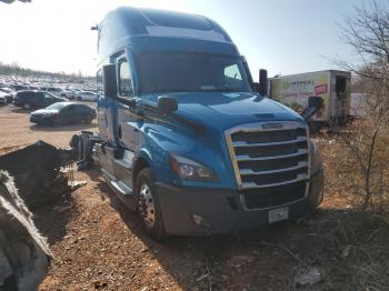  Salvage Freightliner Cascadia 1