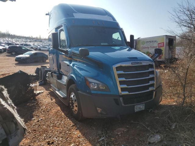  Salvage Freightliner Cascadia 1