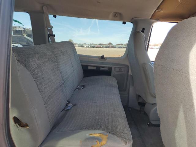 Ford Econoline E350 Super Duty Wagon Image 11