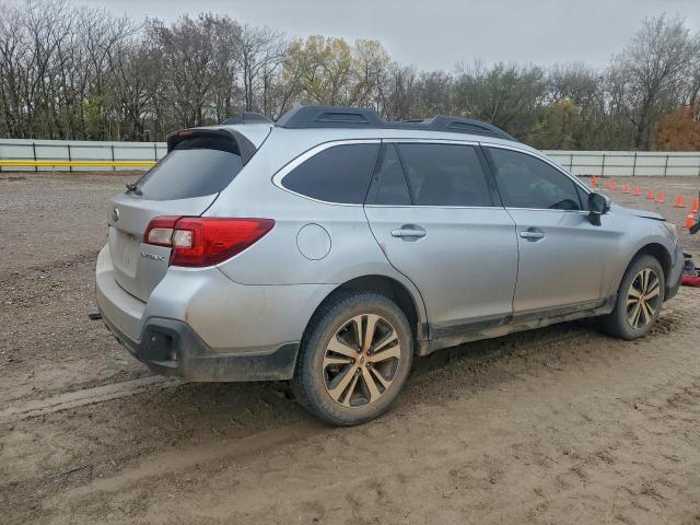 Subaru Outback 2.5i Limited Image 4