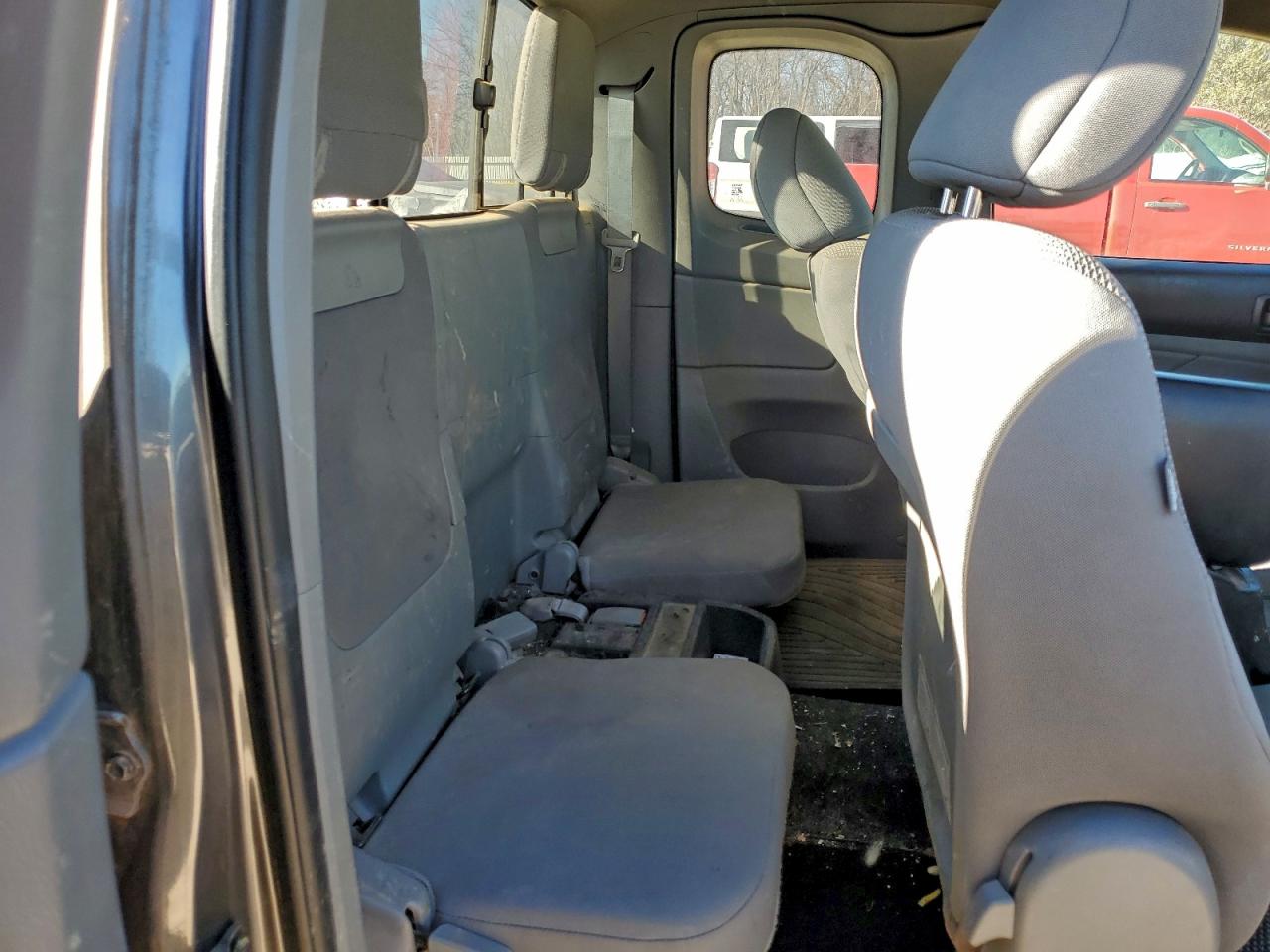 Toyota Tacoma Access Cab Image 12