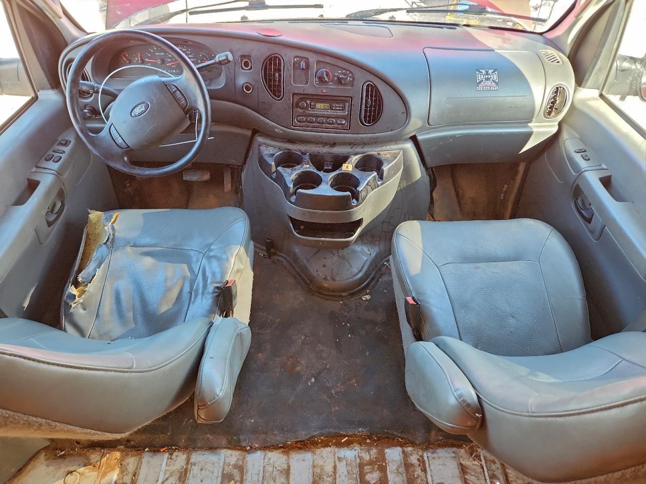 Ford E-150 E150 Van Image 4