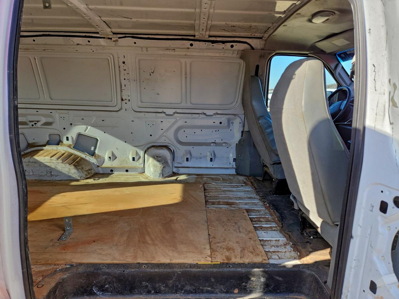 Ford E-150 E150 Van Image 14