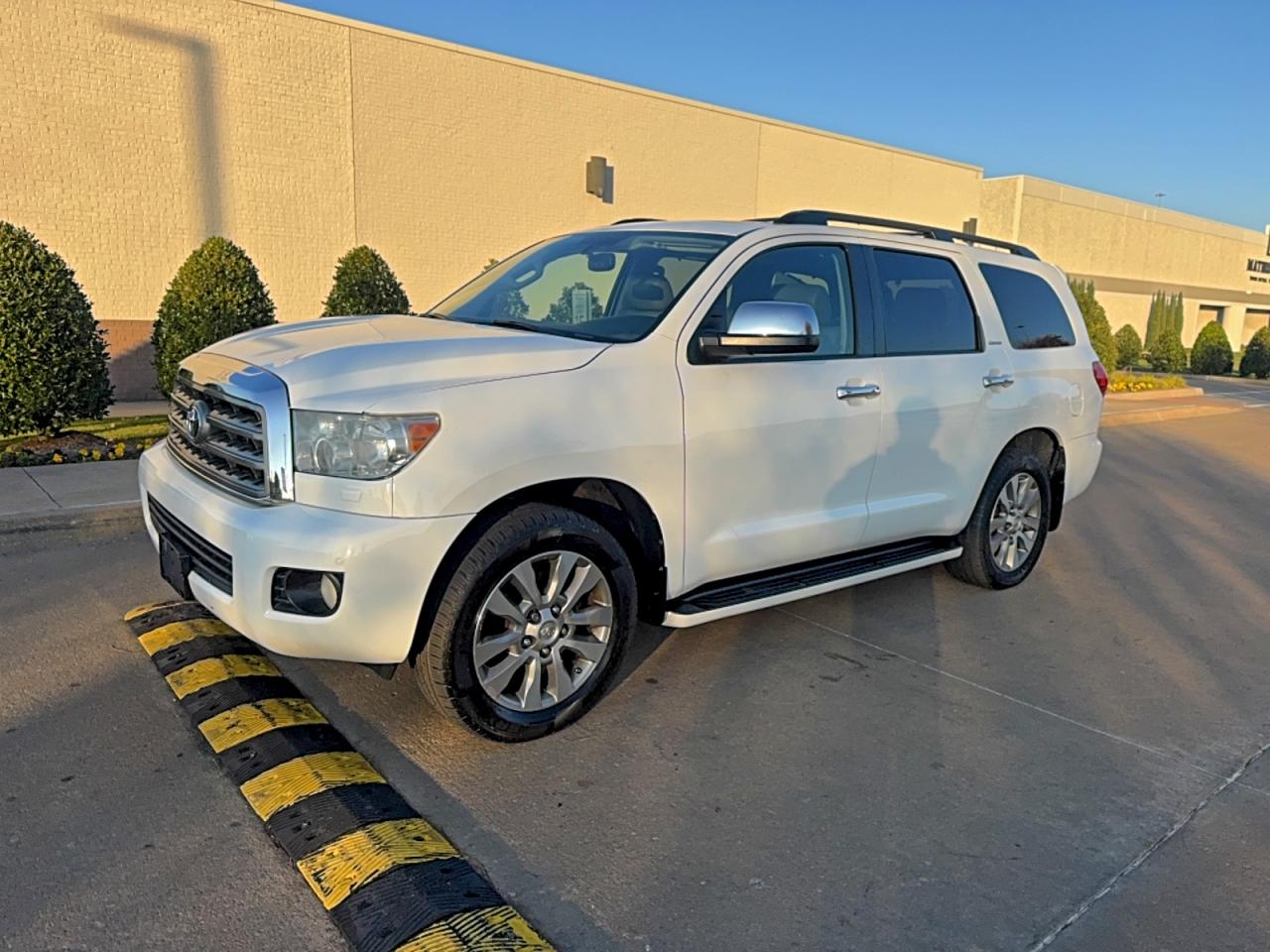 Toyota Sequoia Limited Image 2