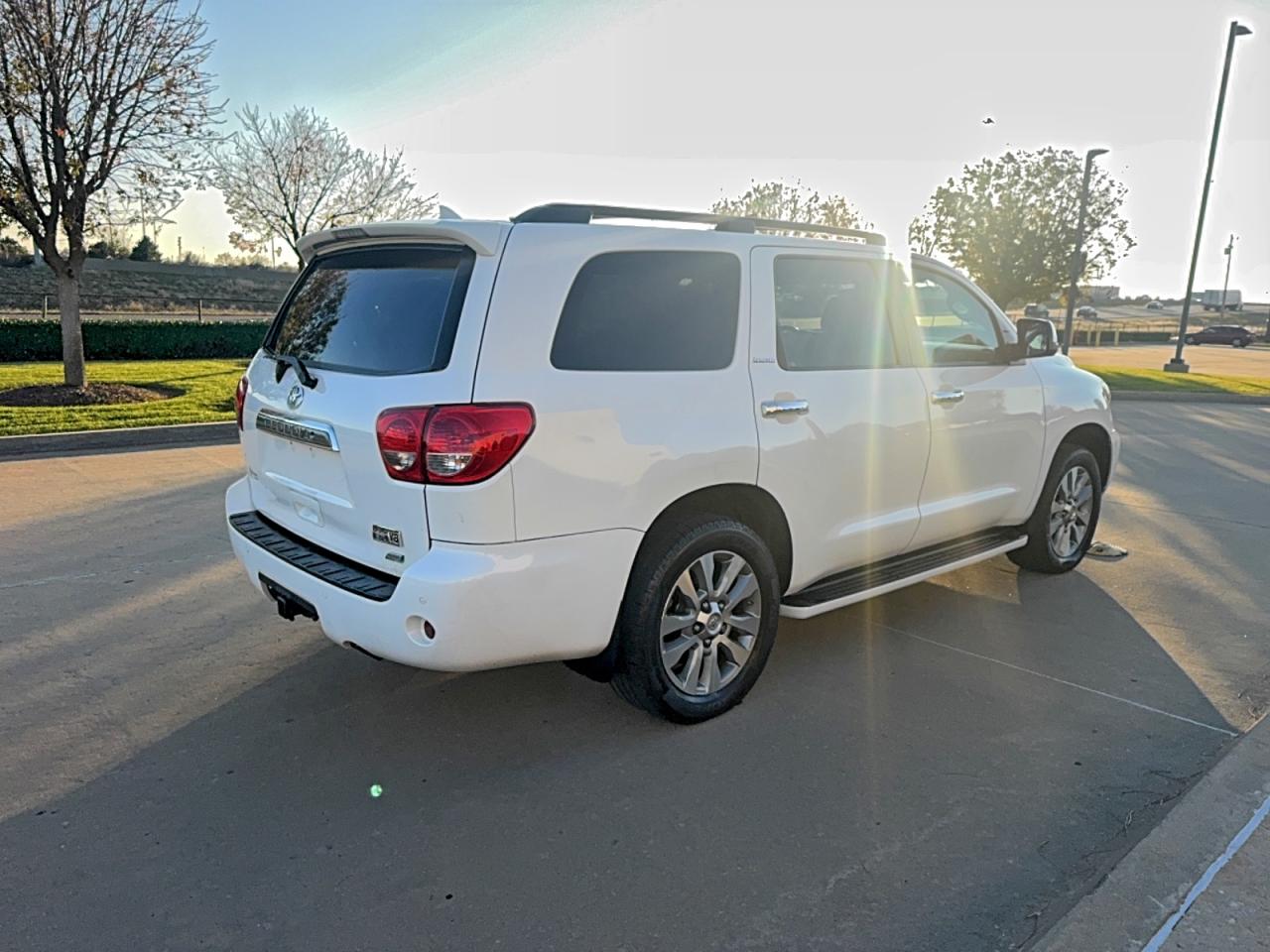 Toyota Sequoia Limited Image 4