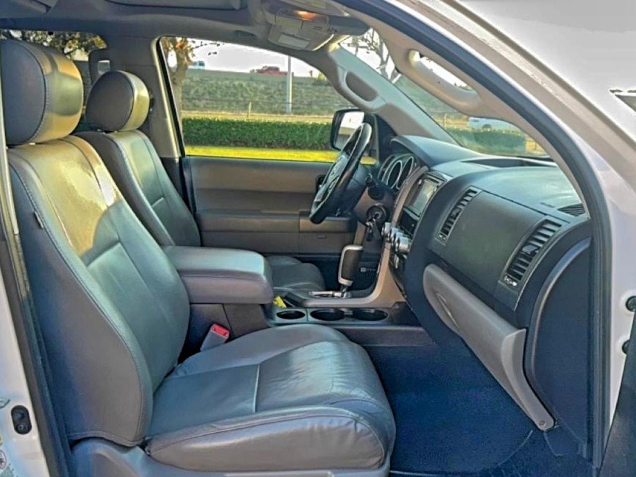 Toyota Sequoia Limited Image 6
