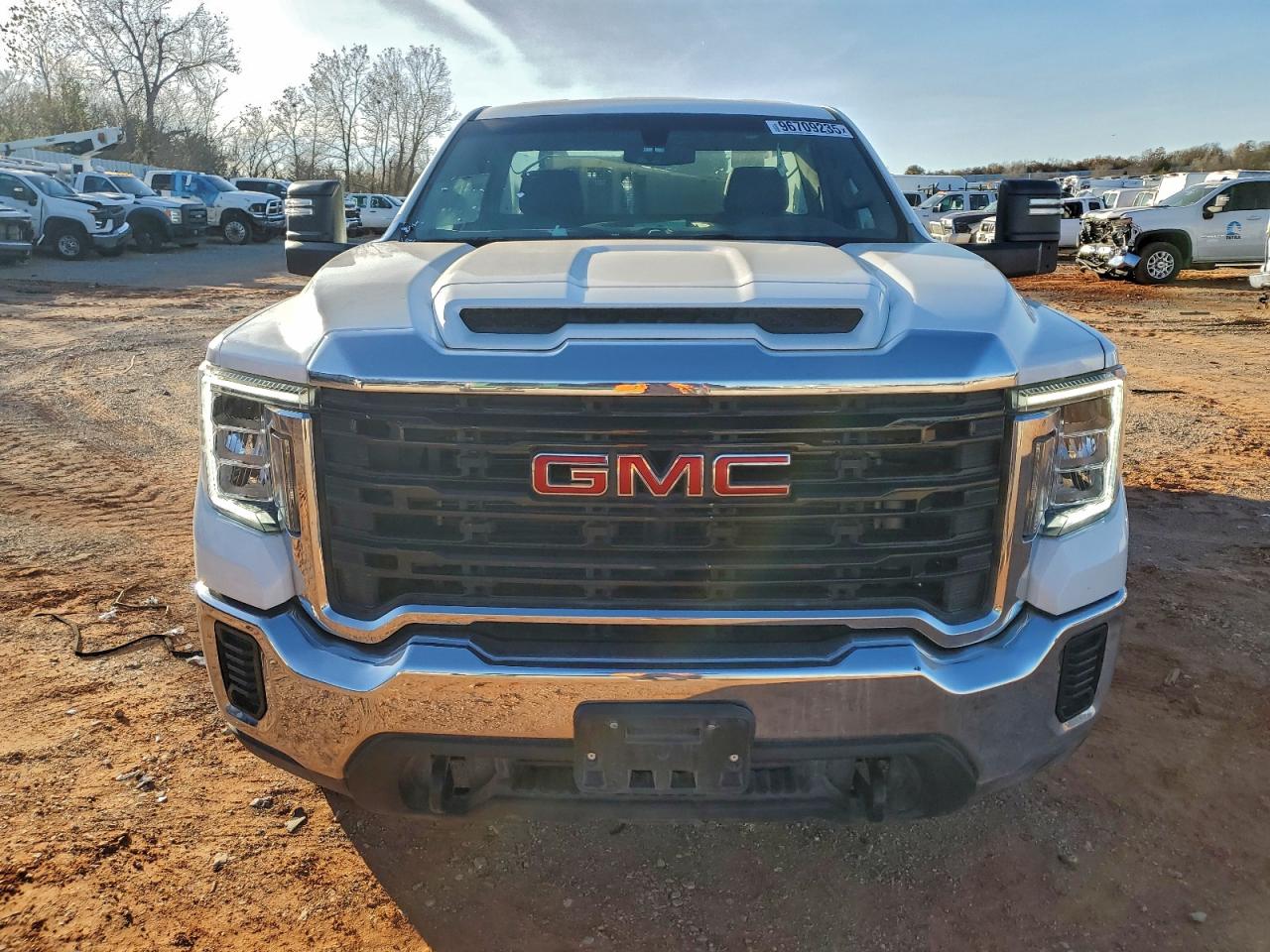 GMC Sierra C2500 Heavy Duty Image 3