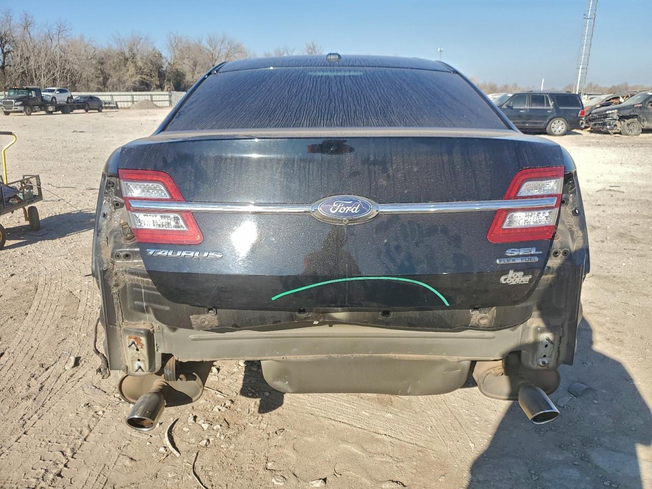 Ford Taurus Sel Image 10