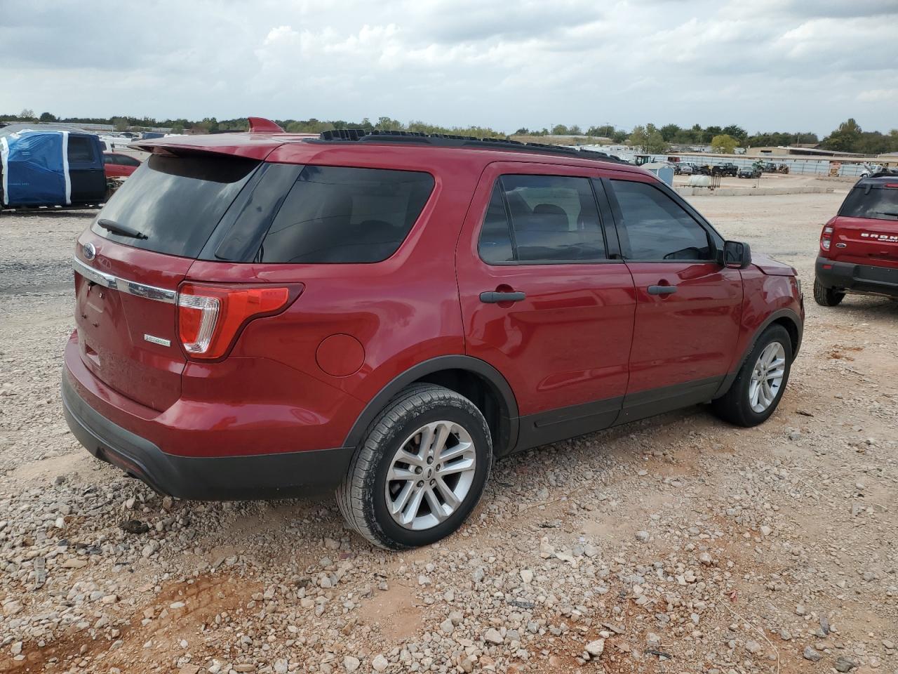 Ford Explorer Image 3